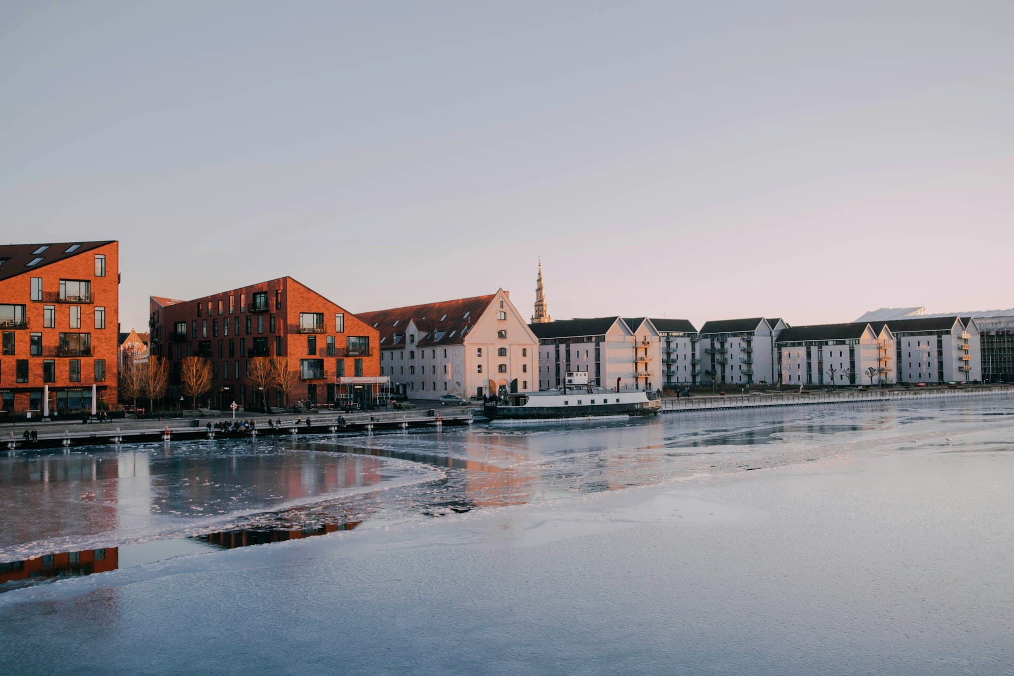 Nybyggt flerbostadshus under uppförande